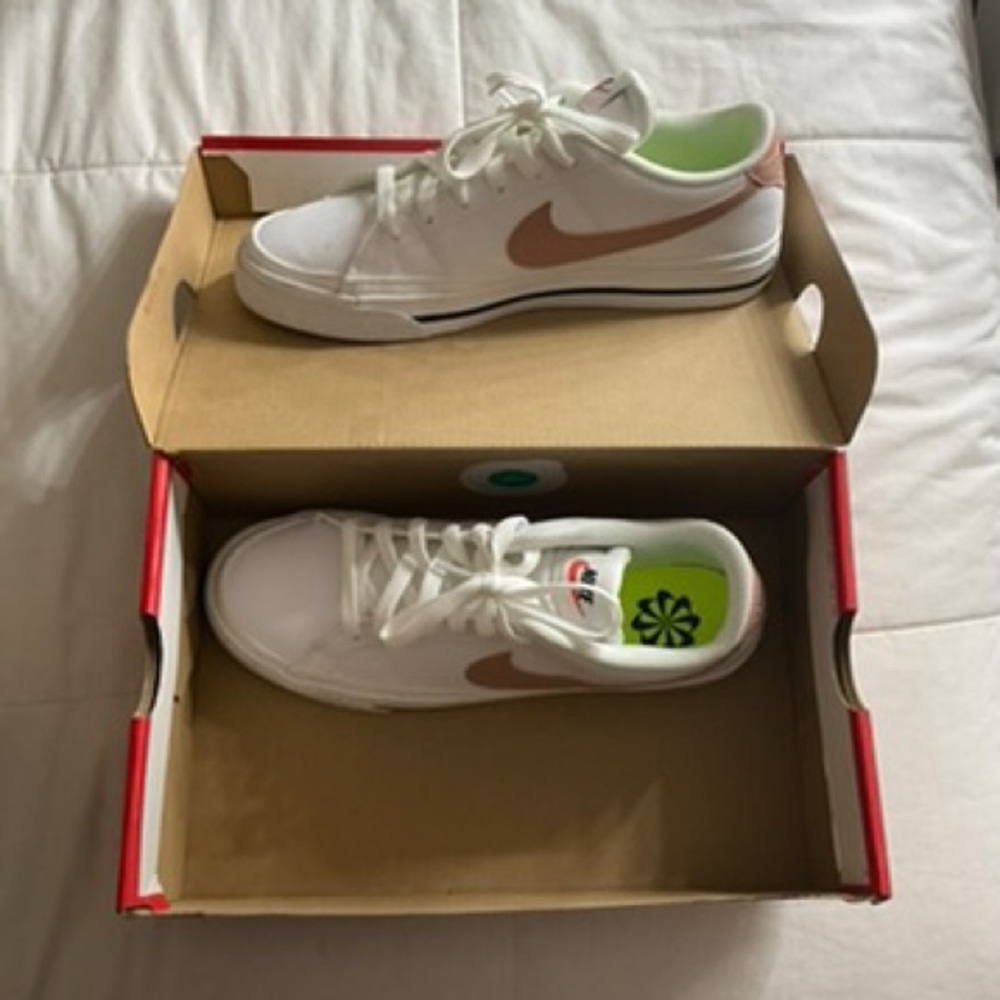 Nike court pink and white